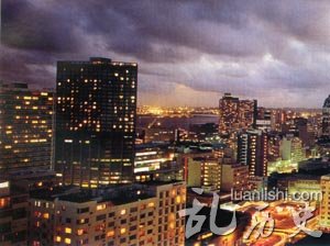 德班是南非第三大城市，又是全国最大港口和最著名的旅游城市。
