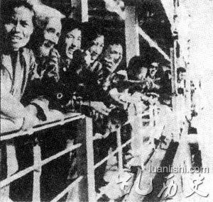 “到家了!”印尼侨胞乘坐我国政府派出的轮船返回祖国,到达广州。