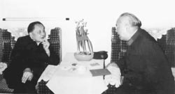 1985年2月,余秋里同志在广州向中央军委邓小平主席汇报工作
