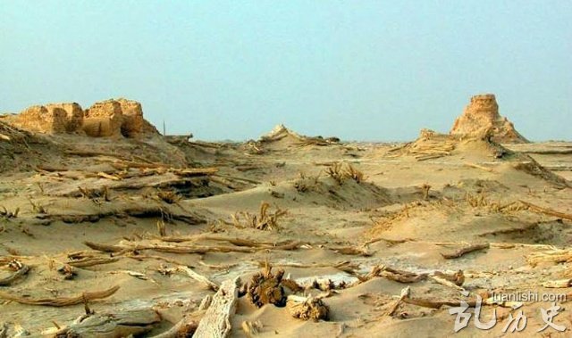 罗布泊"小河墓地"千年古墓 惊现4000年木乃伊