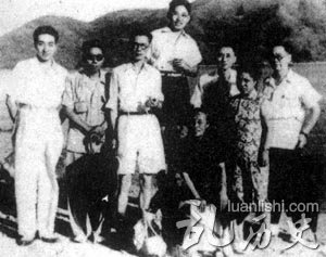 夏衍与友人在香港合影。左起:陈歌辛、瞿白音、夏衍、丁聪、何香凝、洪道、廖梦醒、欧阳予倩