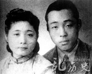 1940年，王安与姐姐合影