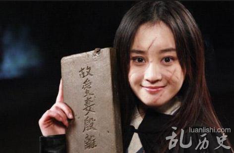 倚天屠龙记殷离是谁的女儿?殷离为什么毁容