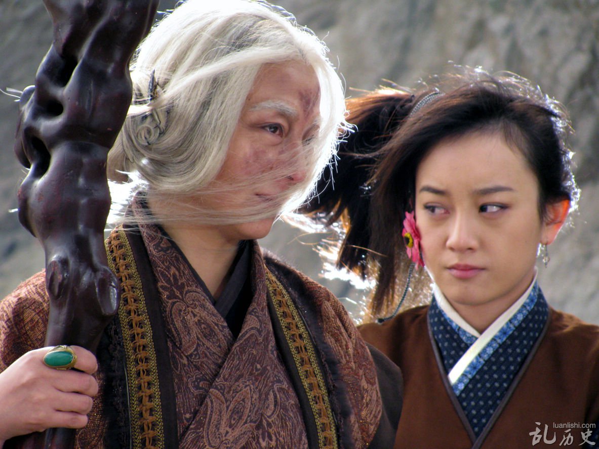 倚天屠龙记殷离是谁的女儿?殷离为什么毁容
