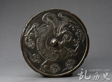 唐代龙纹葵花式铜镜:状如猛兽的龙纹新样式