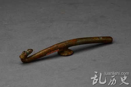 汉代嵌银龙首带钩:古人的腰带扣