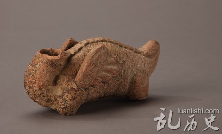隋代文物：“镇水避雨”的摩羯形陶脊兽