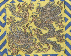 乾隆皇帝的龙袍：缂金十二章龙袍
