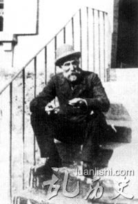 1897年的雷诺阿常常坐在门前的楼梯上沉思