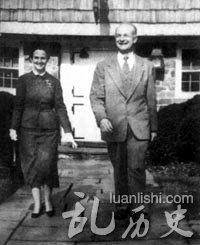 鲍林夫妇在得知获得诺贝尔化学奖的消息后,欣喜不已