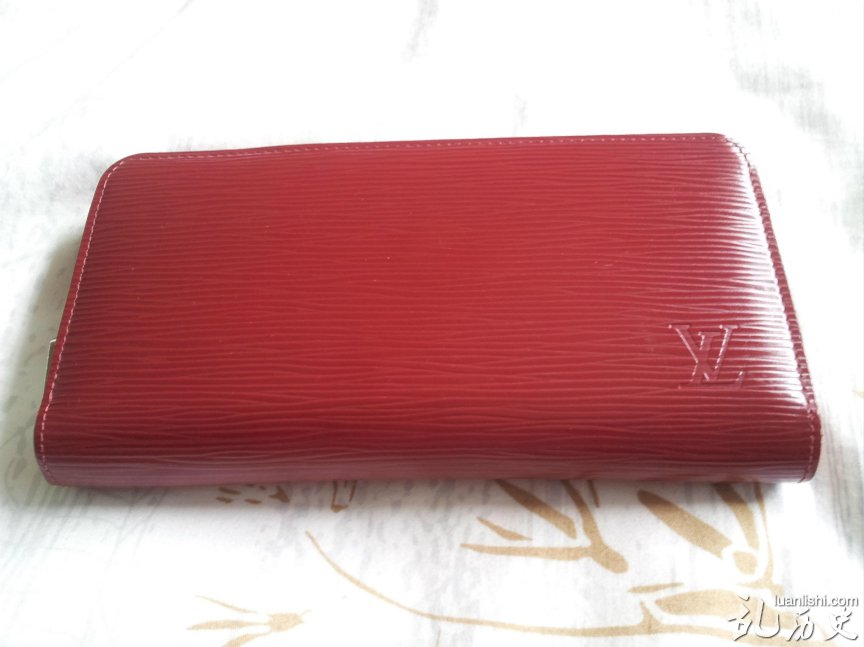 钱包风水解密:钱包忌用火色 长形为佳