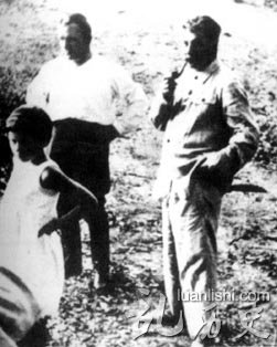 1934年与女儿和他的内定继承人基洛夫游览一农庄,基洛夫于同年被暗杀