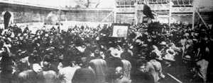 1925年3月12日,孙中山在北京逝世。4月2日孙中山灵柩出殡西山碧云寺,30万人为之送灵