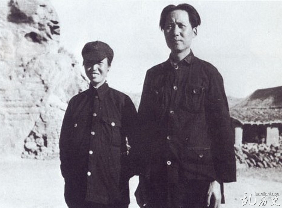 毛泽东与第三任妻子贺子珍(1909年—1984年)。