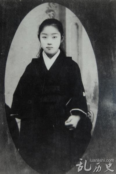 大月薰(1888年-1970年)，是孙中山流亡日本期间的日本籍夫人。