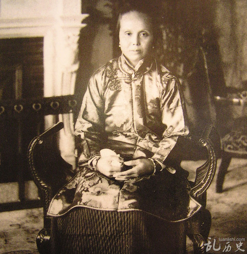 卢慕贞(1867—1952年)，孙中山第一任妻子。
