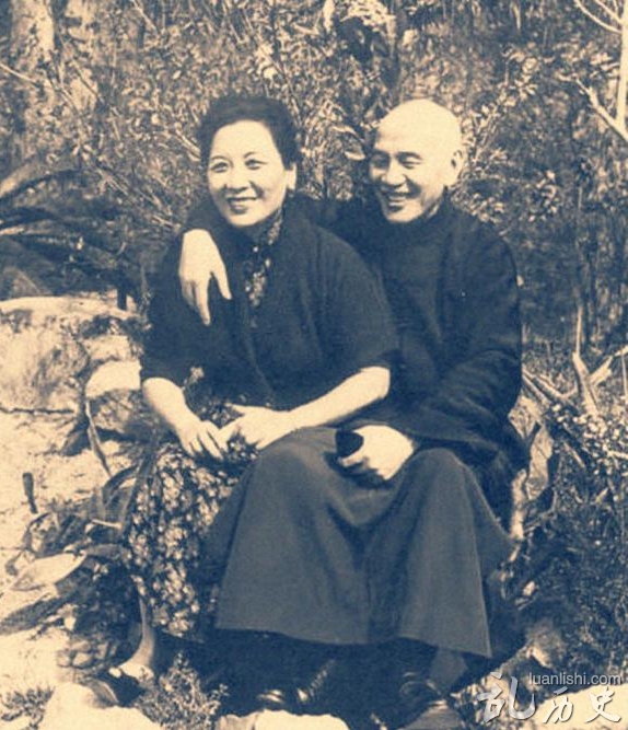 蒋介石与第四任妻子宋美龄。