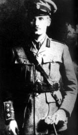 1916年1月,赴西线作战前的蒙哥马利双眼炯炯放光