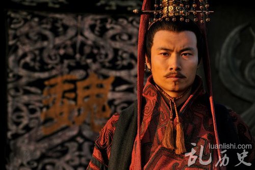 为什么曹操墓与儿媳墓相连?曹丕为什么报复曹操?曹操葬于何处