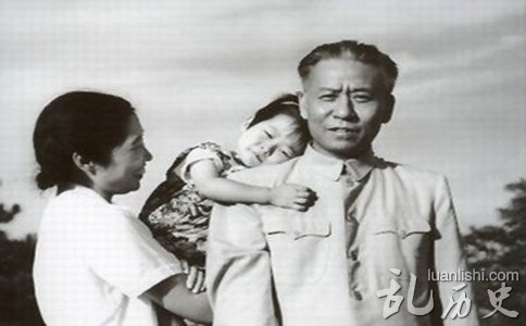 刘少奇夫妻和女儿