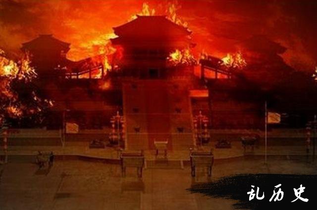 此人为盗墓,愣是把一座山挖出了两条深沟,动用30万人都挖不动