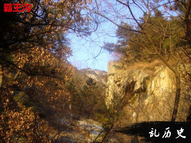 此人为盗墓,愣是把一座山挖出了两条深沟,动用30万人都挖不动