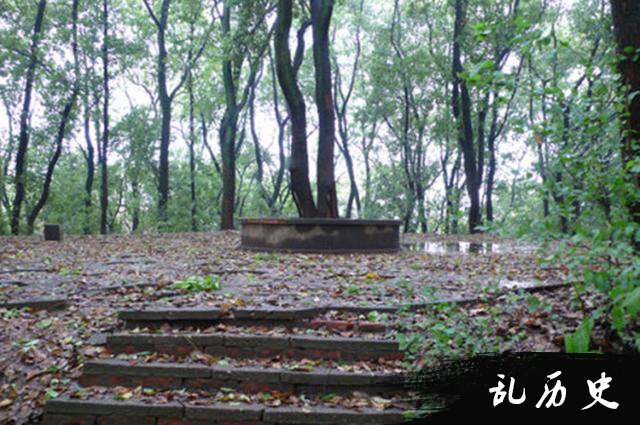 施工队一钎子通下去,冒出气体烧3天3夜,后竟发现2千年前古墓