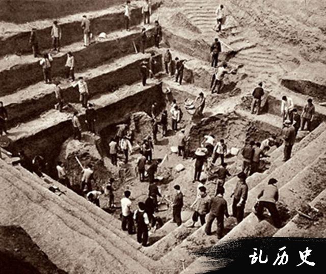 施工队一钎子通下去,冒出气体烧3天3夜,后竟发现2千年前古墓