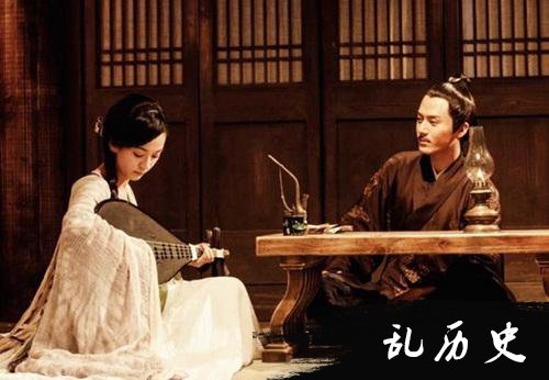 本是卖唱女,因一首歌她成将军爱妾,却被皇帝关入宫中|淘风流