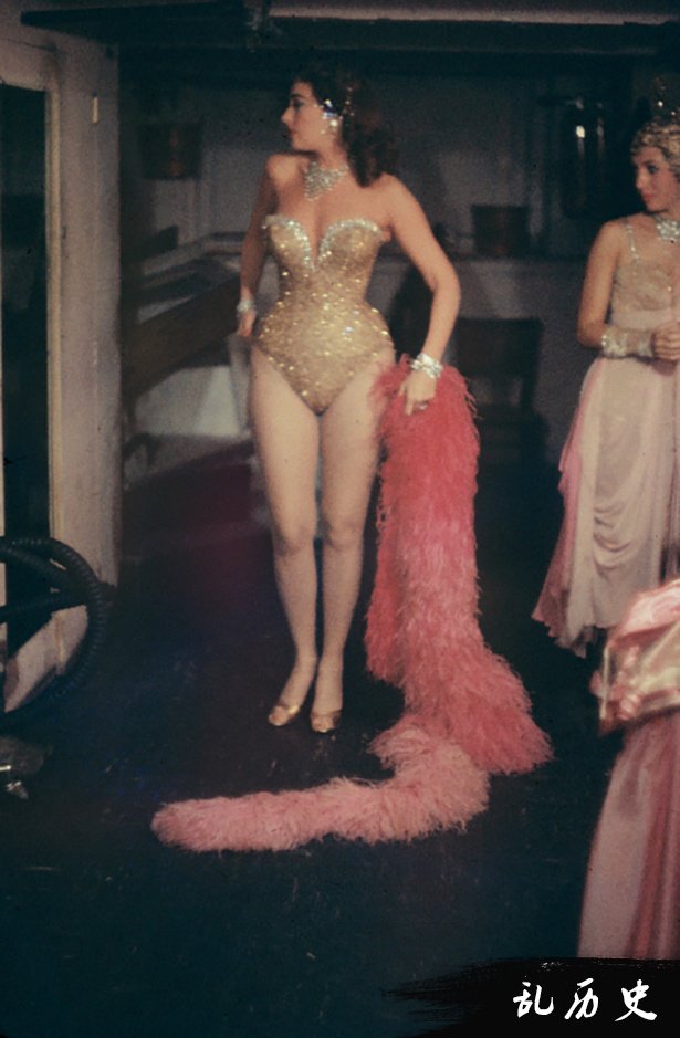 鲜明背后：20世纪纽约艳舞女郎的辛酸与无奈