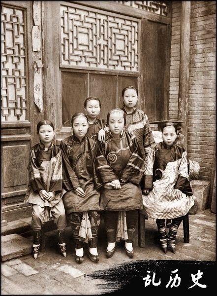 中国古代女子缠足的历史：清末可骇的女人缠足照