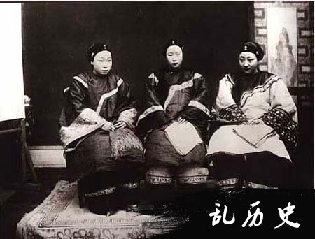 中国古代女子缠足的历史：清末可骇的女人缠足照