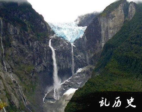 10、冰川吊坠瀑布