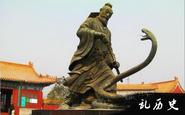 汉高祖斩蛇雕像