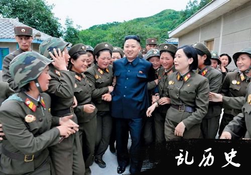 金正恩与朝鲜女兵