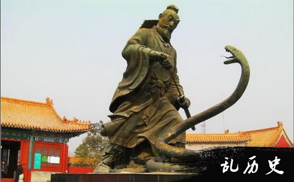 刘邦斩白蛇雕像