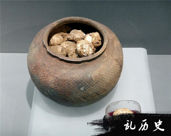 南京博物馆展出距今2800年的西周鸡蛋 出土于墓葬之中