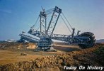 世界最大的挖掘机 占地面积约为2.5个足球场！