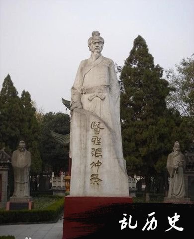张仲景雕像