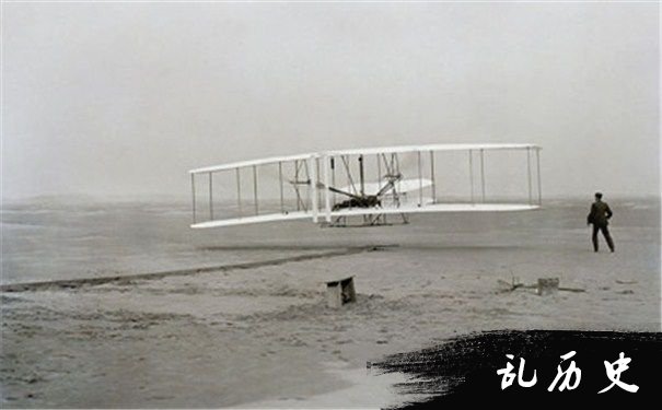 莱特兄弟的第一架飞机试飞成功