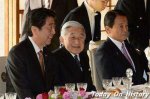 安培大还是今上天皇大 日本首相见天皇下跪吗