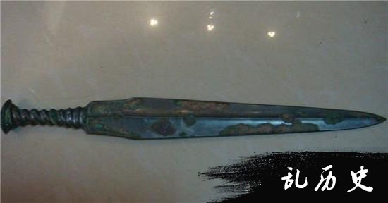 越王勾践剑至今不锈！地下埋葬千年依然寒光四射