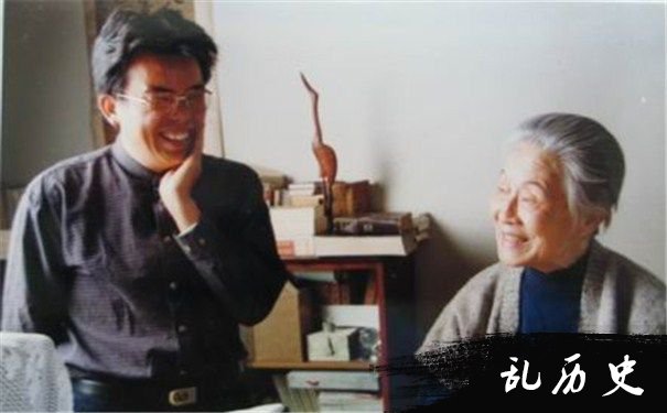 杨绛（右）图片