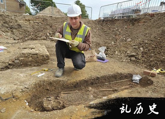 英国考古学家发现公元3世纪女孩尸体：疑死于谋杀