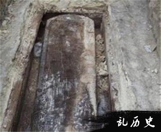 关羽墓中两具女尸竟是盗墓贼的同伴?惊呆