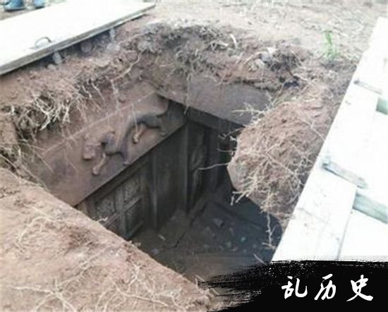 挖鱼塘挖出汉代古墓 部分出土文物精美绝伦