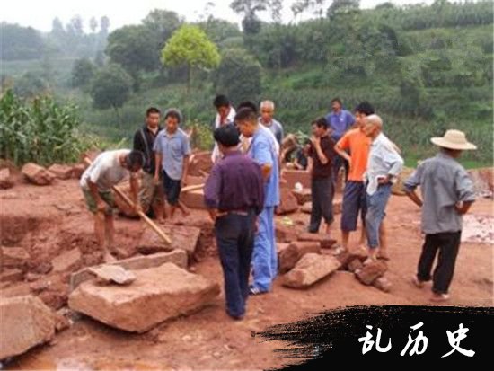 挖鱼塘挖出汉代古墓 部分出土文物精美绝伦