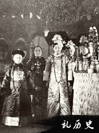 皇后的弟弟和她的姨母们的照片