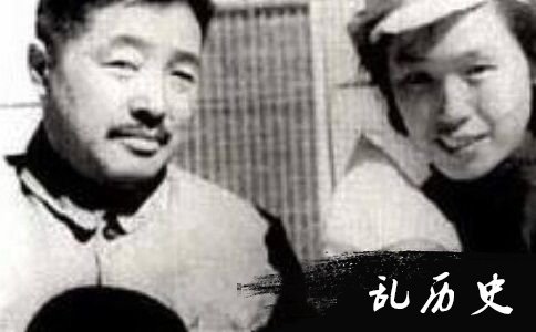 贺龙与蹇先任合照