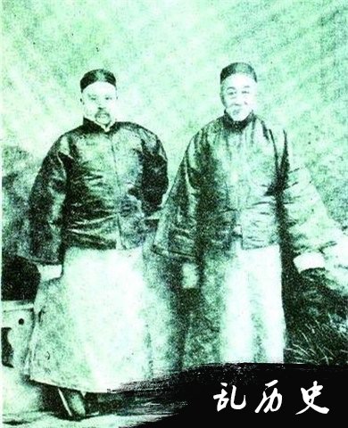 刘鹗（左）